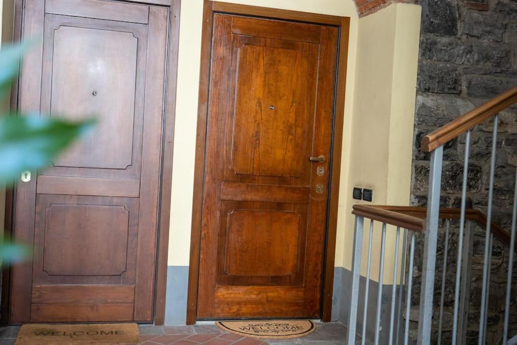 Alloggio Del 1400 Nel Cuore Del Centro Storico A 2 Min Dal Porto E Con 2 Bici Gratuite โกโม ภายนอก รูปภาพ
