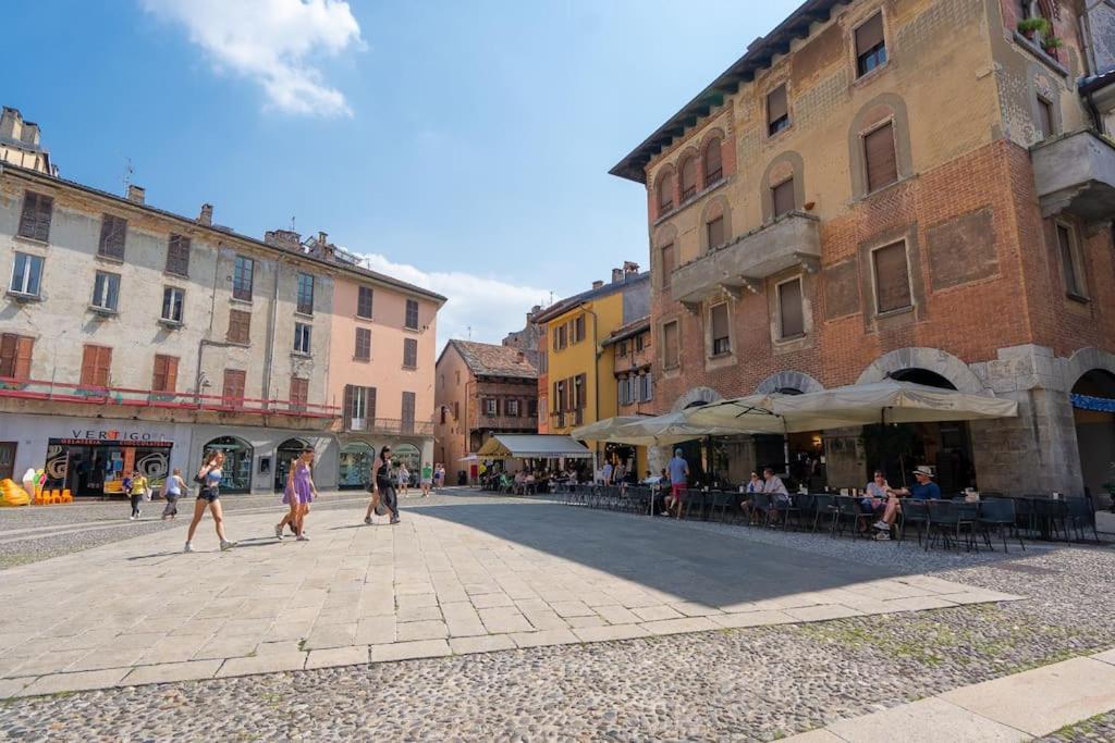 Alloggio Del 1400 Nel Cuore Del Centro Storico A 2 Min Dal Porto E Con 2 Bici Gratuite โกโม ภายนอก รูปภาพ