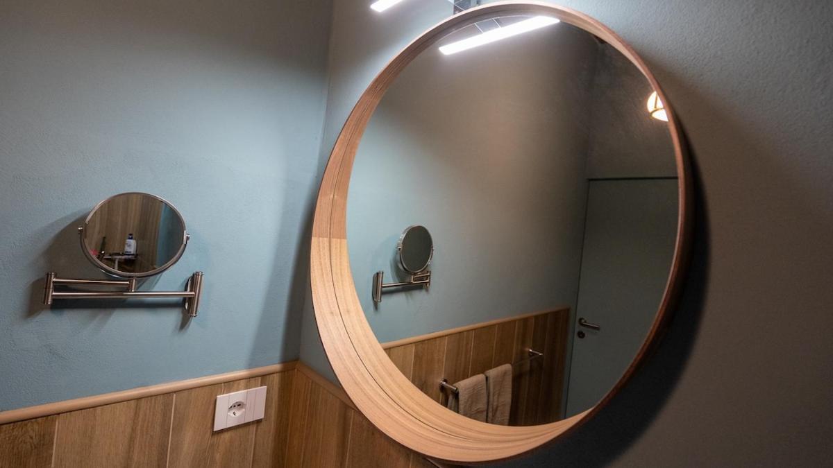 Alloggio Del 1400 Nel Cuore Del Centro Storico A 2 Min Dal Porto E Con 2 Bici Gratuite โกโม ภายนอก รูปภาพ