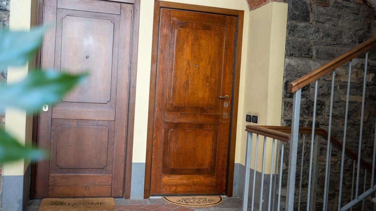 Alloggio Del 1400 Nel Cuore Del Centro Storico A 2 Min Dal Porto E Con 2 Bici Gratuite โกโม ภายนอก รูปภาพ