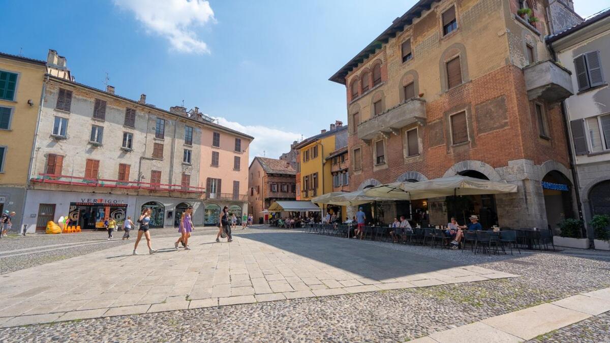 Alloggio Del 1400 Nel Cuore Del Centro Storico A 2 Min Dal Porto E Con 2 Bici Gratuite โกโม ภายนอก รูปภาพ