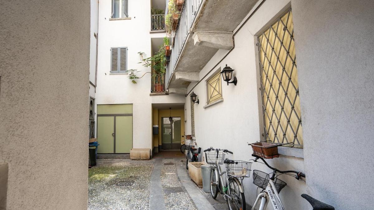 Alloggio Del 1400 Nel Cuore Del Centro Storico A 2 Min Dal Porto E Con 2 Bici Gratuite โกโม ภายนอก รูปภาพ
